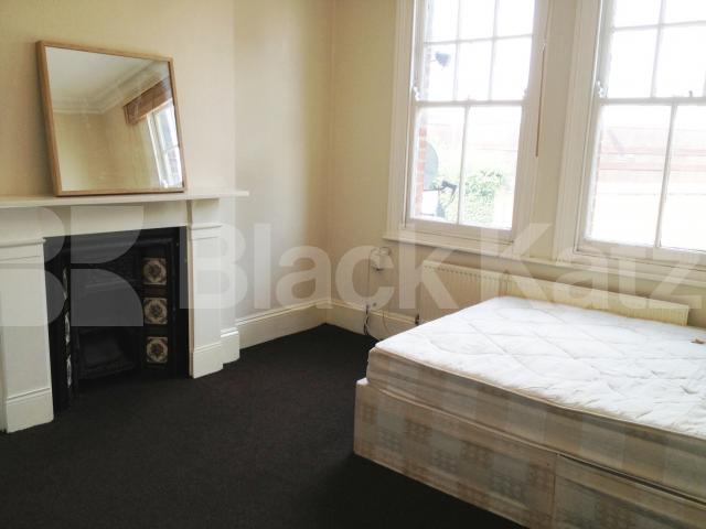 			NEW INSTRUCTION, 3 Bedroom, 1 bath, 1 reception Maisonette			 Silverthorne Road, Battersea Park